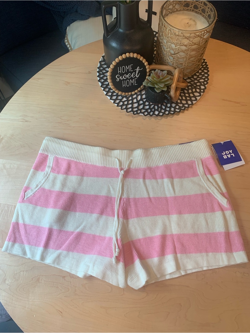 JoyLab sweater shorts bubble gum and cream size XL
